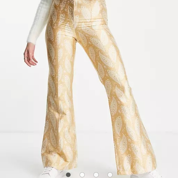 Topshop paisley jacquard kickflare pants in gold - Picture 2 of 4